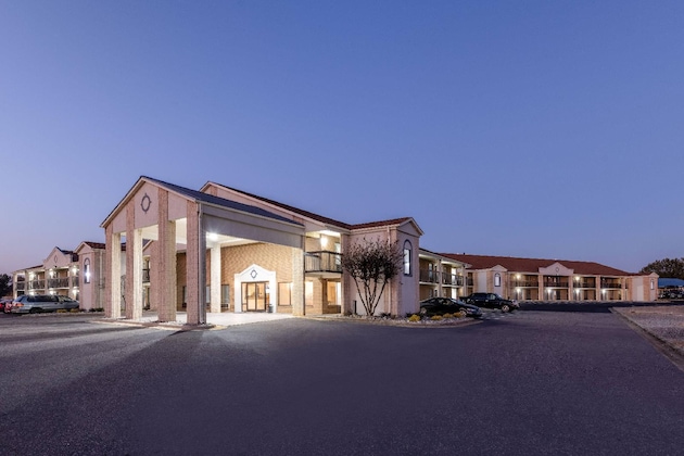 Gallery - Days Inn By Wyndham Mooresville Lake Norman
