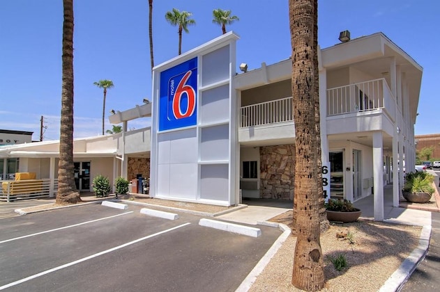 Gallery - Motel 6 Scottsdale