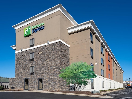 Gallery - Holiday Inn Express & Suites Greensboro-(I-40 Wendover) By Ihg