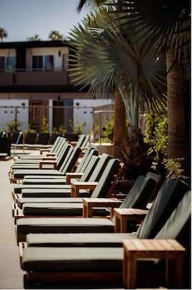 Gallery - Sonder V Palm Springs