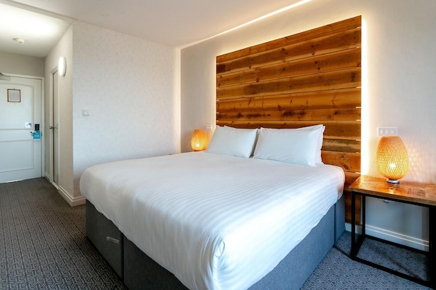 Gallery - Clarion Cedar Court Bradford Hotel