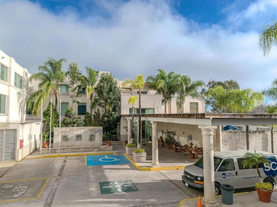 Gallery - Hecthorny San Carlos Tequisquiapan, Bw Signature Collection