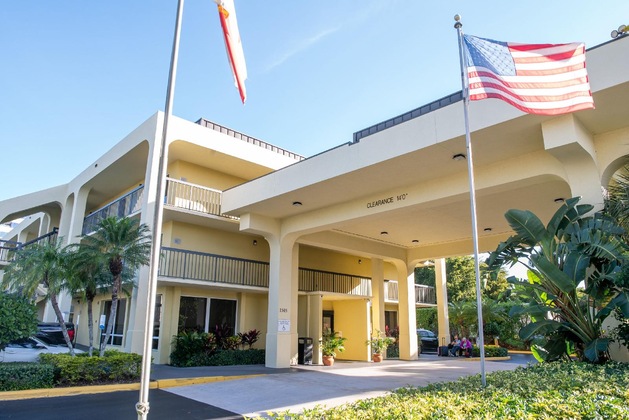 Gallery - Quality Inn Palm Beach International Airport
