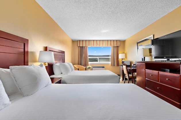 Gallery - Coast Fraser Inn