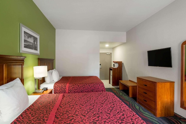 Gallery - Days Inn & Suites By Wyndham Fort Myers Near Jetblue Park