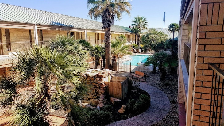 Gallery - Best Western Near Lackland Afb Seaworld