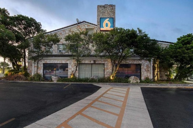 Gallery - Motel 6 San Antonio Medical Center Northwest