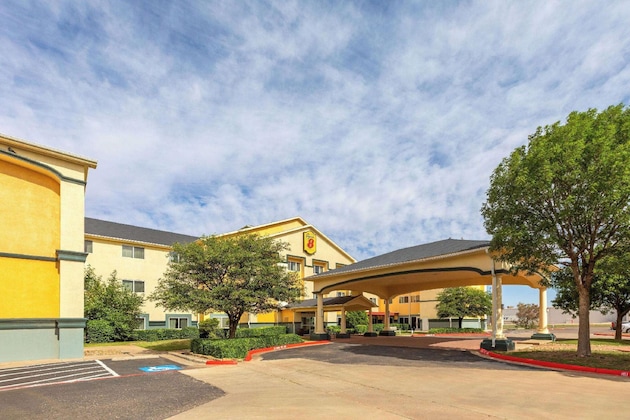 Gallery - Super 8 By Wyndham Lubbock West