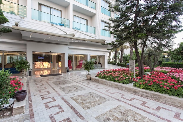 Gallery - Falcon Hotel