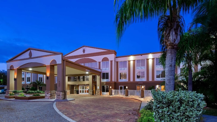 Gallery - Best Western Plus Ambassador Suites Venice