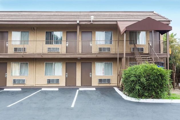 Gallery - Days Inn By Wyndham San Bernardino