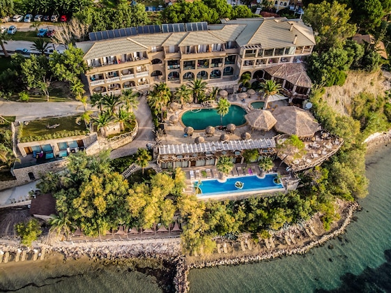 Gallery - Gloria Maris Hotel Suites & Villas