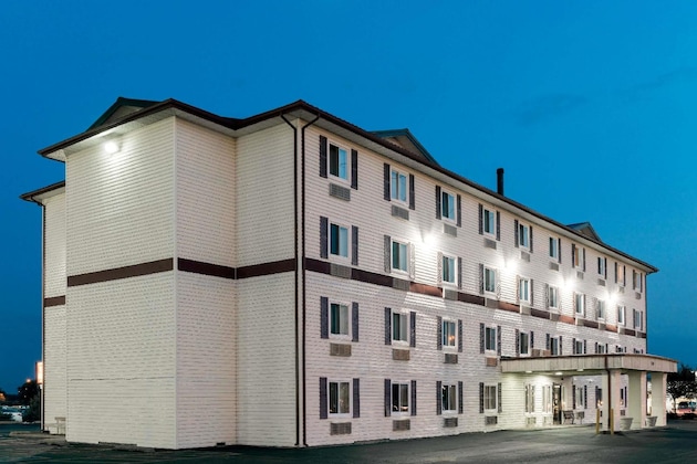 Gallery - Super 8 By Wyndham Springfield East