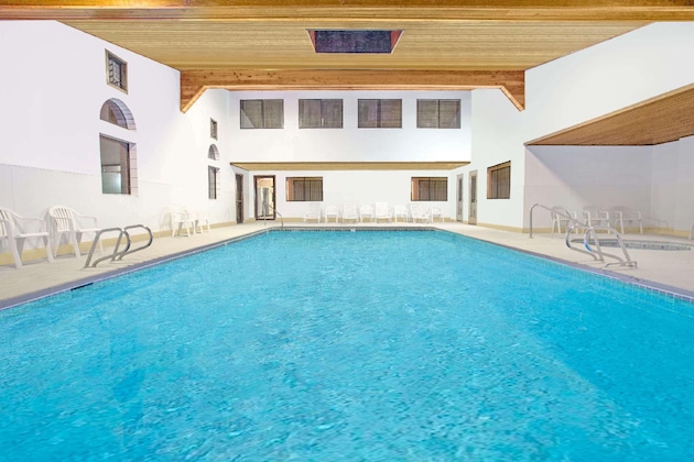 Gallery - Days Inn & Suites By Wyndham Red Rock-Gallup