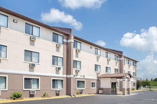 Gallery - Boarders Inn & Suites By Cobblestone Hotels - Waterloo