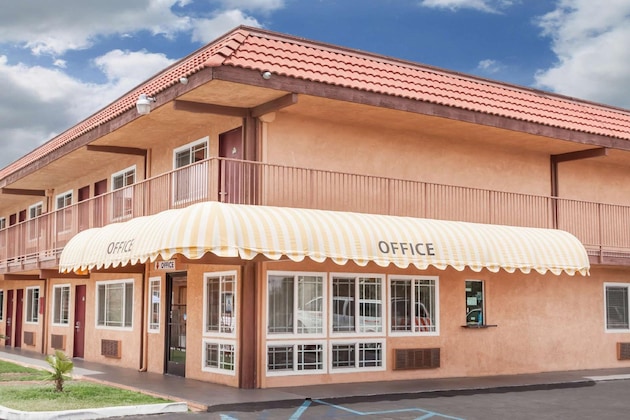 Gallery - Days Inn By Wyndham Barstow