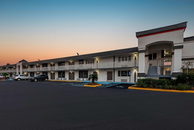 Gallery - Super 8 By Wyndham Baton Rouge I-10