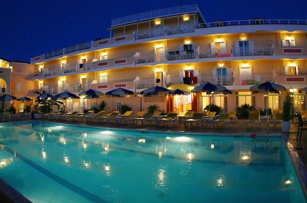 Gallery - Ionis Art Hotel