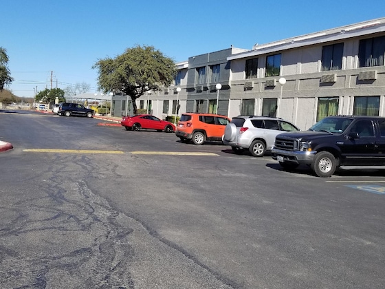 Gallery - Travelodge By Wyndham San Antonio Downtown