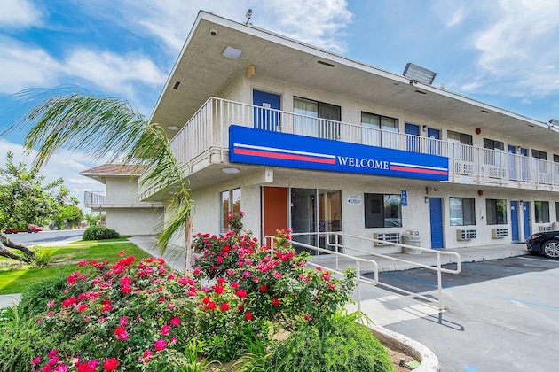 Gallery - Motel 6 Bakersfield Airport