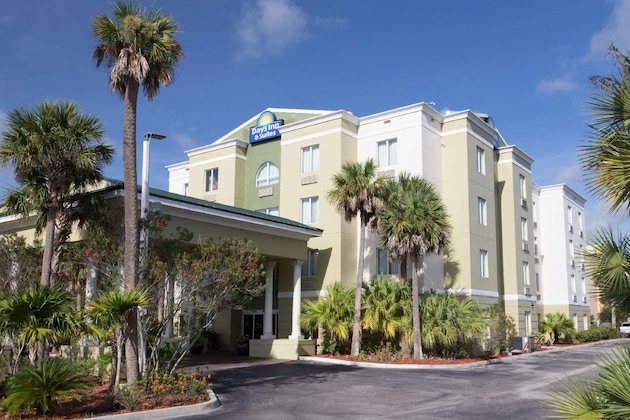 Gallery - Days Inn & Suites By Wyndham Fort Pierce I-95