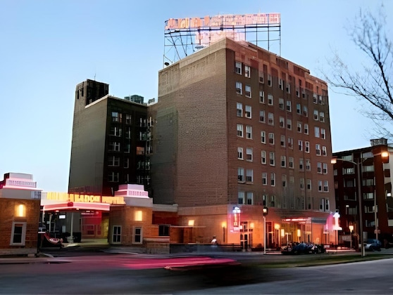 Gallery - Ambassador Hotel Milwaukee, Trademark Collection By Wyndham