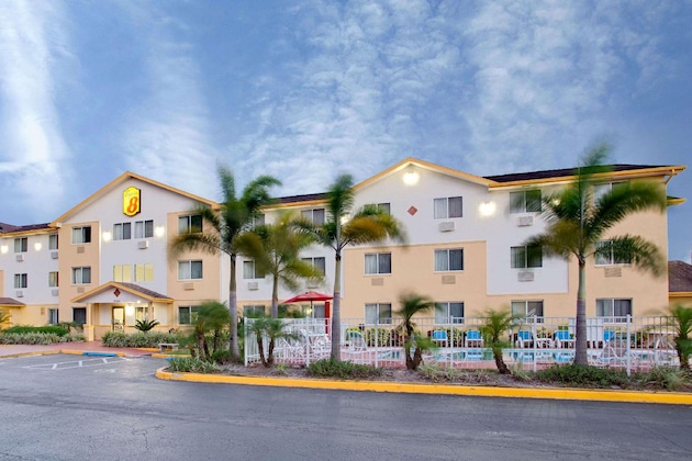 Gallery - Super 8 By Wyndham Clearwater St. Petersburg Airport