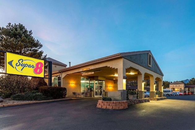 Gallery - Super 8 By Wyndham Nau Downtown Conference Center