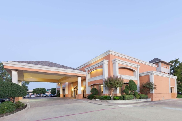 Gallery - Days Inn By Wyndham Irving Grapevine Dfw Airport North