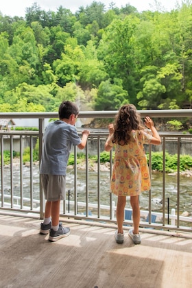 Gallery - Gatlinburg River Inn