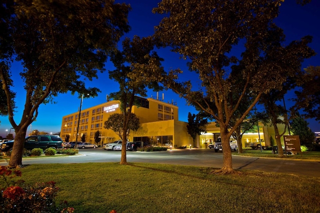Gallery - Doubletree By Hilton Hotel Wichita Airport