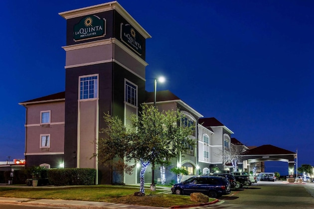 Gallery - La Quinta Inn & Suites By Wyndham Laredo Airport
