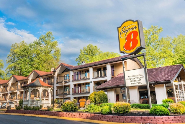 Gallery - Super 8 By Wyndham Downtown Gatlinburg At Convention Center