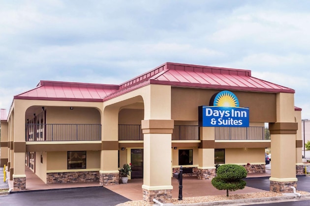 Gallery - Days Inn & Suites By Wyndham Warner Robins Near Robins Afb