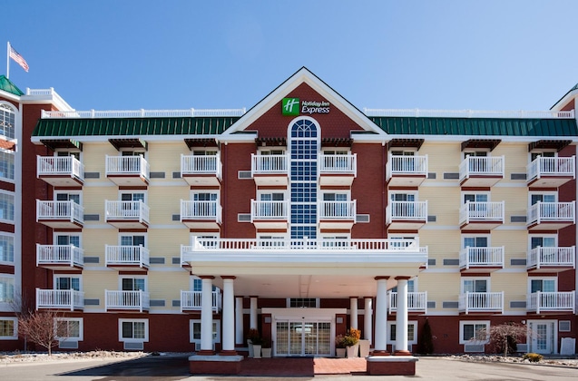 Gallery - Holiday Inn Express & Suites Petoskey By Ihg