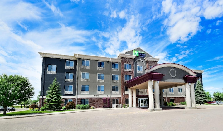 Gallery - Holiday Inn Express Hotel & Suites Grand Forks By Ihg