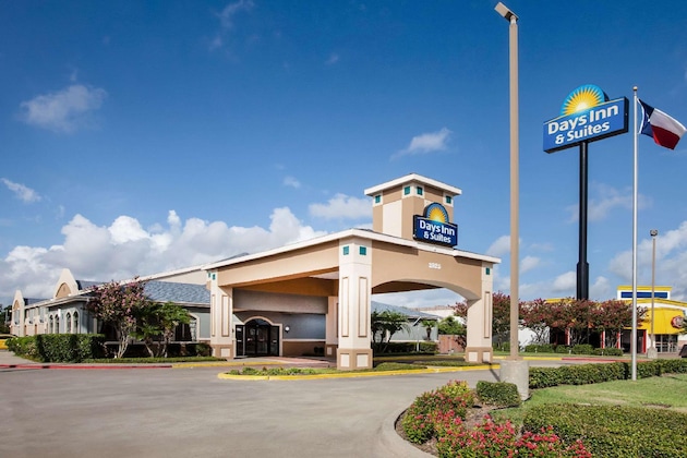 Gallery - Days Inn & Suites By Wyndham Corpus Christi Central