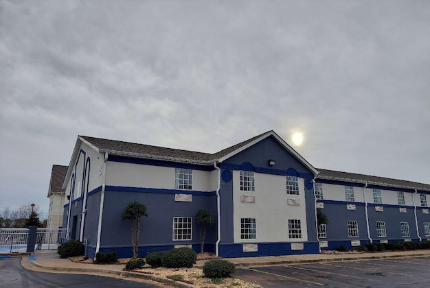 Gallery - Days Inn & Suites By Wyndham Huntsville