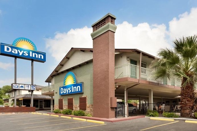 Gallery - Days Inn By Wyndham Austin University Downtown