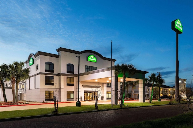 Gallery - Wingate By Wyndham Sulphur Near Lake Charles