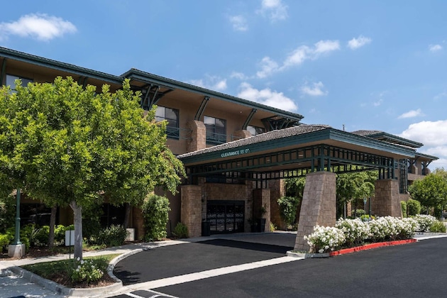 Gallery - Hampton Inn & Suites Agoura Hills