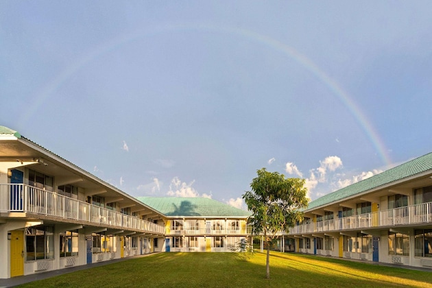 Gallery - Days Inn By Wyndham Fort Pierce Midtown