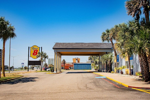 Gallery - Super 8 By Wyndham Biloxi At The Beach