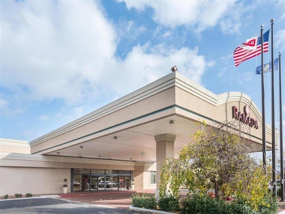 Gallery - Ramada Overland Park