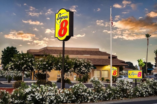 Gallery - Super 8 By Wyndham Lindsay Olive Tree