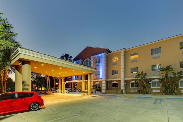 Gallery - Holiday Inn Express & Suites West Palm Beach Metrocentre By Ihg