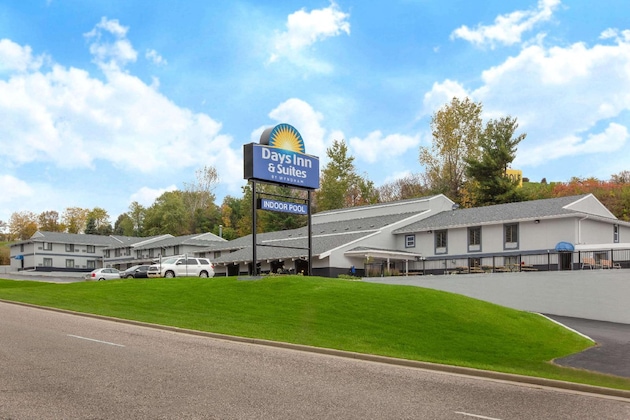 Gallery - Days Inn & Suites By Wyndham Wisconsin Dells