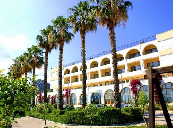 Gallery - Silver Bay Hotel & Bungalows