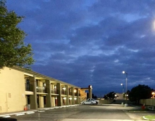 Gallery - Red Roof Inn Corpus Christi North - Near Downtown