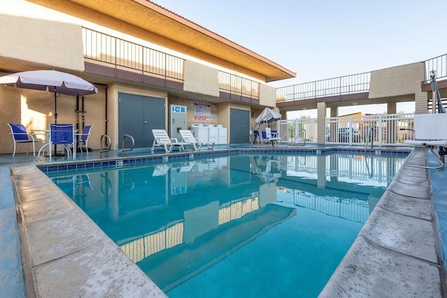Gallery - Signature Anaheim Maingate